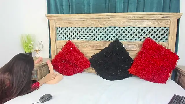 Cassandra Armani online show from 24, 2, 2026