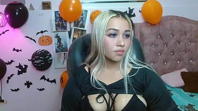 Snapshot of Katicamorada chatting on 29, 10, 2025 Katicamorada online show from 29, 10, 2025