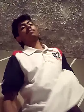 SkinniYamo online show from 9, 4, 2026