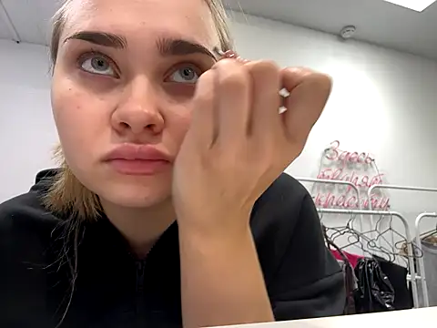 MilaRaven online show from 2, 12, 2025