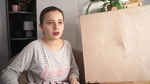 Snapshot of EmelineGarry chatting on 29, 10, 2025 EmelineGarry online show from 29, 10, 2025