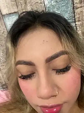 Snapshot of Vicky-Nova chatting on 23, 11, 2025 Vicky-Nova online show from 23, 11, 2025