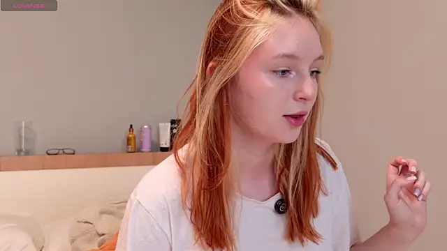 Snapshot of AngelWisee chatting on 6, 8, 2026 AngelWisee online show from 6, 8, 2026