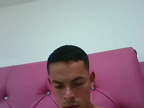 Snapshot of yesidhotxx chatting on 28, 10, 2025 yesidhotxx online show from 28, 10, 2025