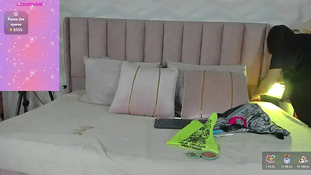 alaya noir  online show from 25, 11, 2025