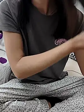 Snapshot of carlina28 chatting on 4, 11, 2025 carlina28 online show from 4, 11, 2025