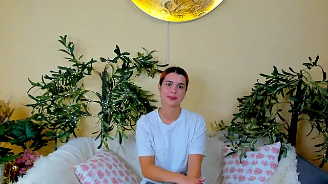 Snapshot of SharieTenuta chatting on 29, 10, 2025 SharieTenuta online show from 29, 10, 2025