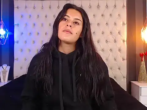 Camile Petite online show from 4, 11, 2025