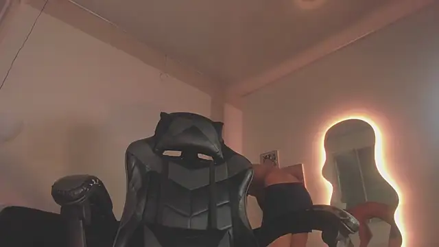 Senpai Lover online show from 2, 11, 2025