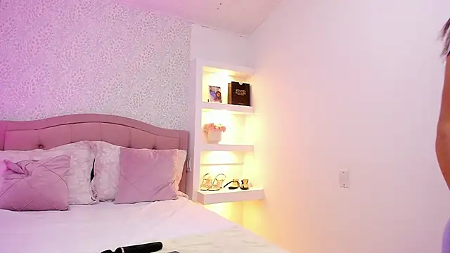 KatieBoison online show from 30, 11, 2025