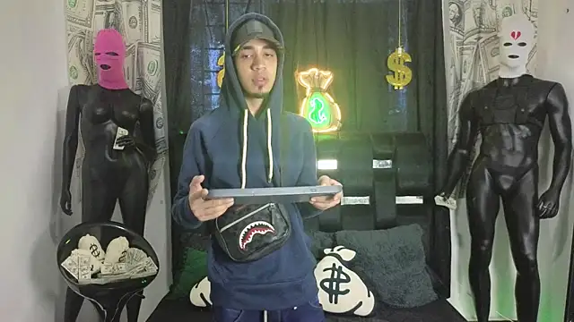 Snapshot of Latin_Duo13 chatting on 28, 11, 2025 Latin Duo13 online show from 28, 11, 2025