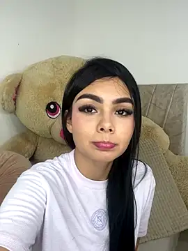 Snapshot of little_emiily_ chatting on 28, 10, 2025 little emiily  online show from 28, 10, 2025