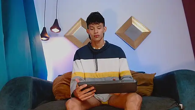 Snapshot of KamiSuarez chatting on 1, 11, 2025 KamiSuarez online show from 1, 11, 2025