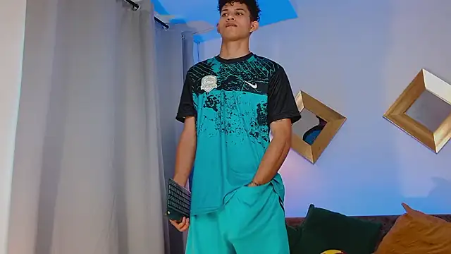 Snapshot of KamiSuarez chatting on 2, 2, 2026 KamiSuarez online show from 2, 2, 2026