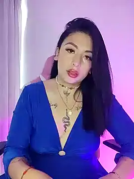 Snapshot of IsoldeX chatting on 4, 11, 2025 IsoldeX online show from 4, 11, 2025