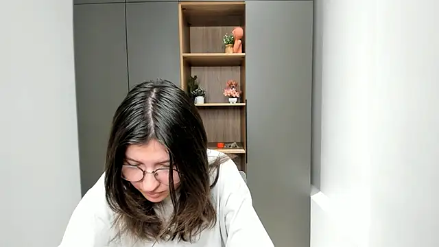 VickieChantos online show from 29, 10, 2025