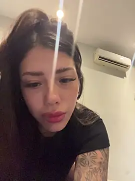 Snapshot of AshleyWinslow chatting on 8, 3, 2026 AshleyWinslow online show from 8, 3, 2026