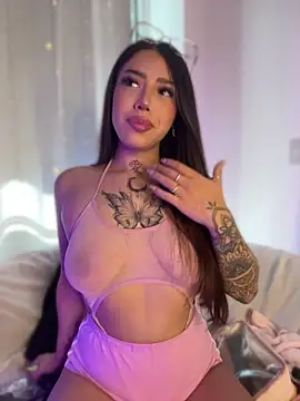 Snapshot of AshleyWinslow chatting on 11, 4, 2026 AshleyWinslow online show from 11, 4, 2026