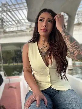 Snapshot of AshleyWinslow chatting on 14, 4, 2026 AshleyWinslow online show from 14, 4, 2026