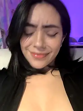 Snapshot of Sara-215 chatting on 1, 2, 2026 Sara-215 online show from 1, 2, 2026