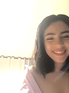 Snapshot of Sara-215 chatting on 6, 2, 2026 Sara-215 online show from 6, 2, 2026