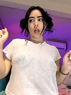 Snapshot of Sara-215 chatting on 7, 2, 2026 Sara-215 online show from 7, 2, 2026