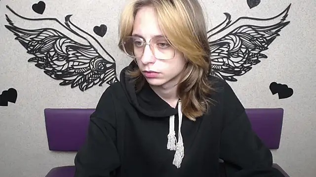 TracyLll online show from 16, 11, 2025