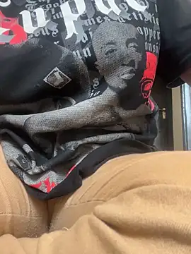 Snapshot of RozaDenise chatting on 22, 11, 2025 RozaDenise online show from 22, 11, 2025