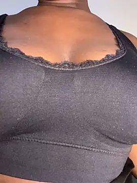 Snapshot of RozaDenise chatting on 26, 11, 2025 RozaDenise online show from 26, 11, 2025