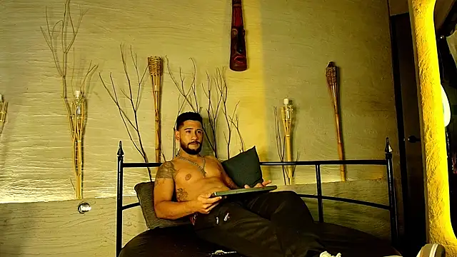 Snapshot of OwenScott chatting on 31, 10, 2025 OwenScott online show from 31, 10, 2025