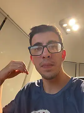 Snapshot of Leeosex chatting on 29, 10, 2025 Leeosex online show from 29, 10, 2025