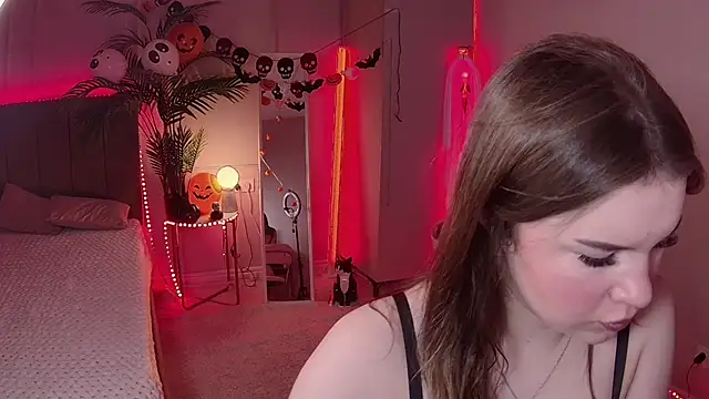 Snapshot of Alice_Bloome chatting on 1, 11, 2025 Alice Bloome online show from 1, 11, 2025