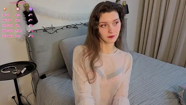 LauraYoungg online show from 19, 12, 2025