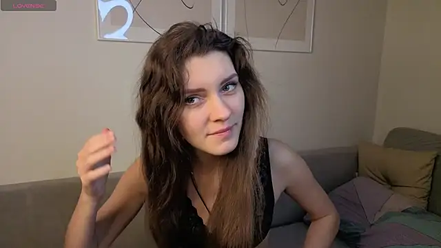 LauraYoungg online show from 22, 2, 2026