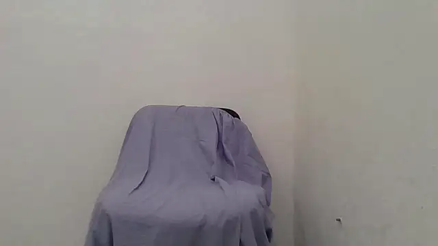 Snapshot of Little_Milf_5 chatting on 14, 11, 2025 Little Milf 5 online show from 14, 11, 2025