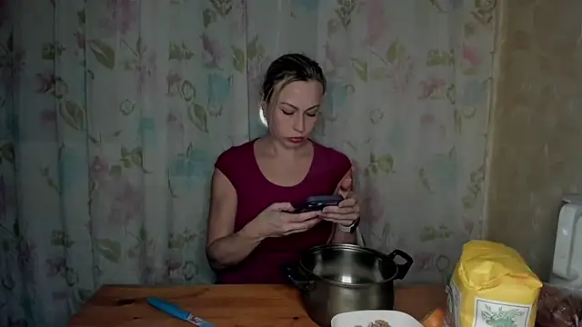 Elle Milfa online show from 10, 4, 2026