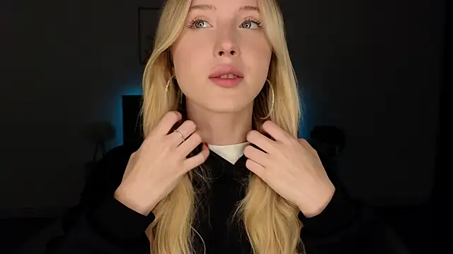 Snapshot of adele_armass chatting on 17, 6, 2026 adele armass online show from 17, 6, 2026