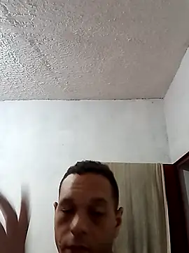 Snapshot of luiguui chatting on 24, 11, 2025 luiguui online show from 24, 11, 2025