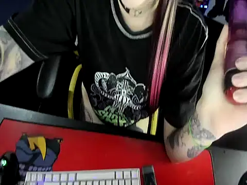 Snapshot of Yummy_dark chatting on 12, 11, 2025 Yummy dark online show from 12, 11, 2025