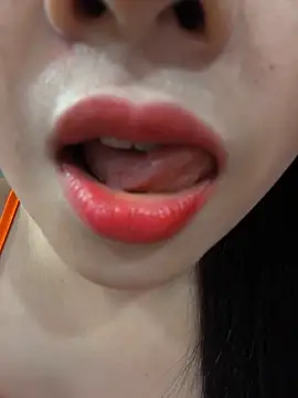 Snapshot of Okleotina9 chatting on 18, 5, 2026 Okleotina9 online show from 18, 5, 2026