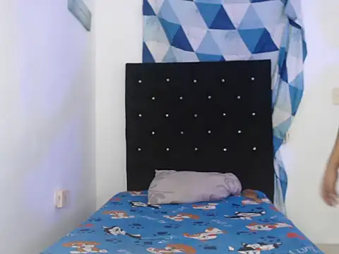 Snapshot of zoelittle3 chatting on 31, 10, 2025 zoelittle3 online show from 31, 10, 2025