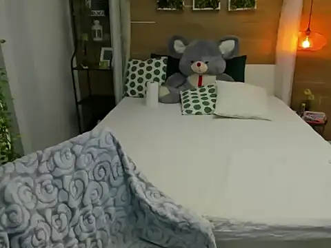 OhLadyPlease online show from 30, 11, 2025