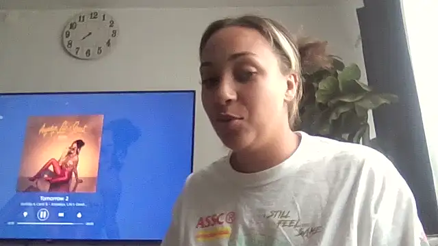 prettylildes online show from 1, 11, 2025