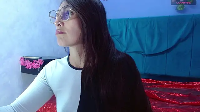 Snapshot of adaharagomezcm chatting on 6, 11, 2025 adaharagomezcm online show from 6, 11, 2025