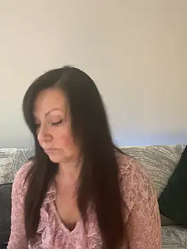 HotLdyllic online show from 6, 3, 2026