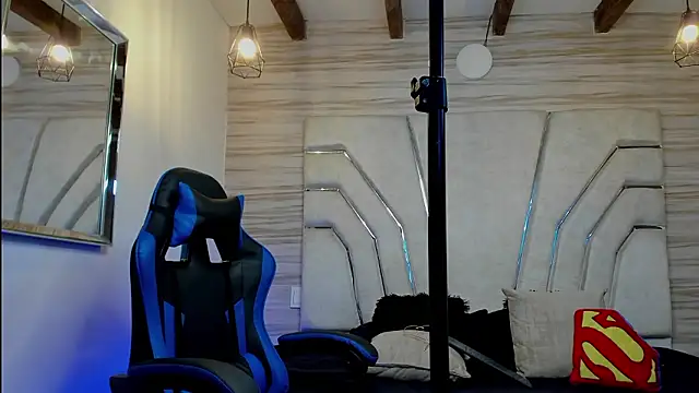 Snapshot of MAXTHOMSON chatting on 3, 2, 2026 MAXTHOMSON online show from 3, 2, 2026