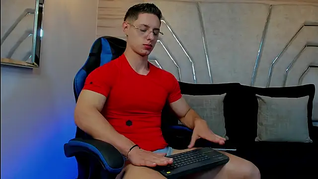 Snapshot of MAXTHOMSON chatting on 6, 2, 2026 MAXTHOMSON online show from 6, 2, 2026