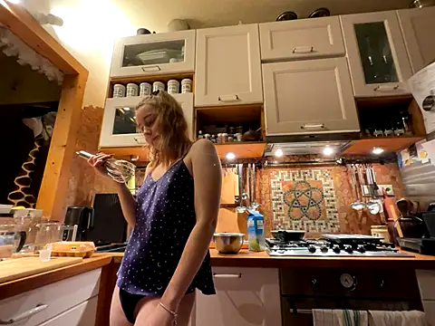 Snapshot of litttlegirl chatting on 30, 10, 2025 litttlegirl online show from 30, 10, 2025