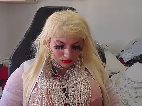 Snapshot of VanesaCrossic chatting on 8, 4, 2026 VanesaCrossic online show from 8, 4, 2026