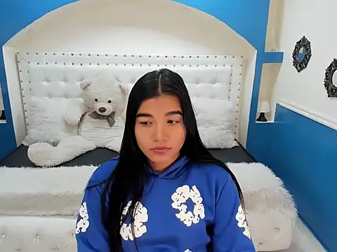 Snapshot of Sheyla_Bell chatting on 31, 10, 2025 Sheyla Bell online show from 31, 10, 2025